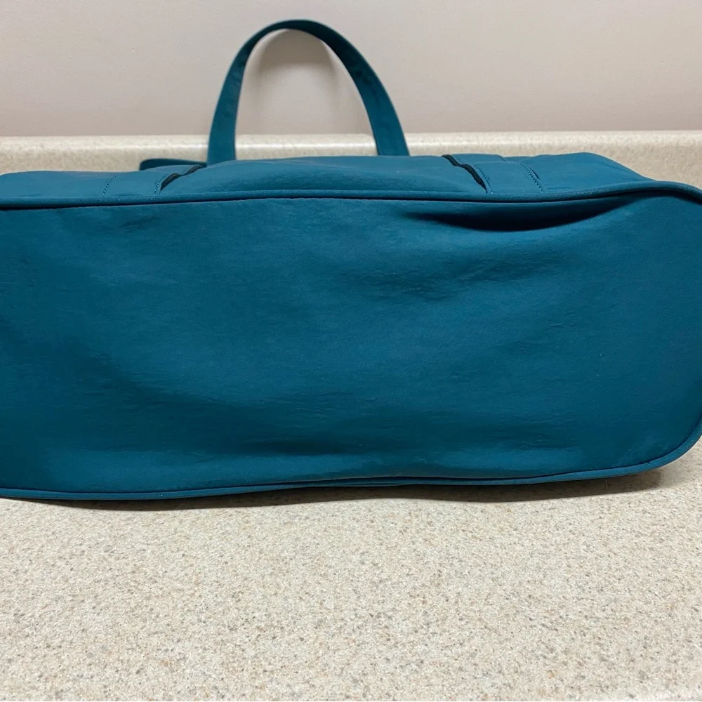 Lululemon Daily Pocket Tote - Picture 3 of 8